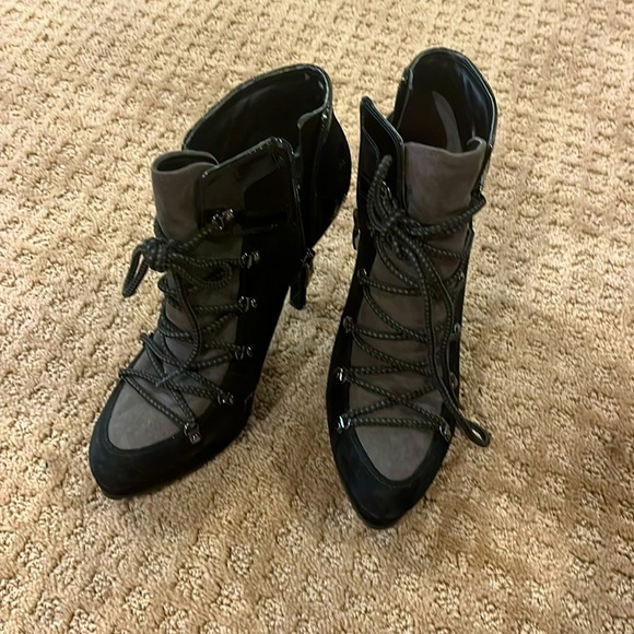 Enzo booties 7.5 - Picture 1 of 2